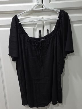 TORRID FLUTTER SHORT SLEEVE BLOUSE